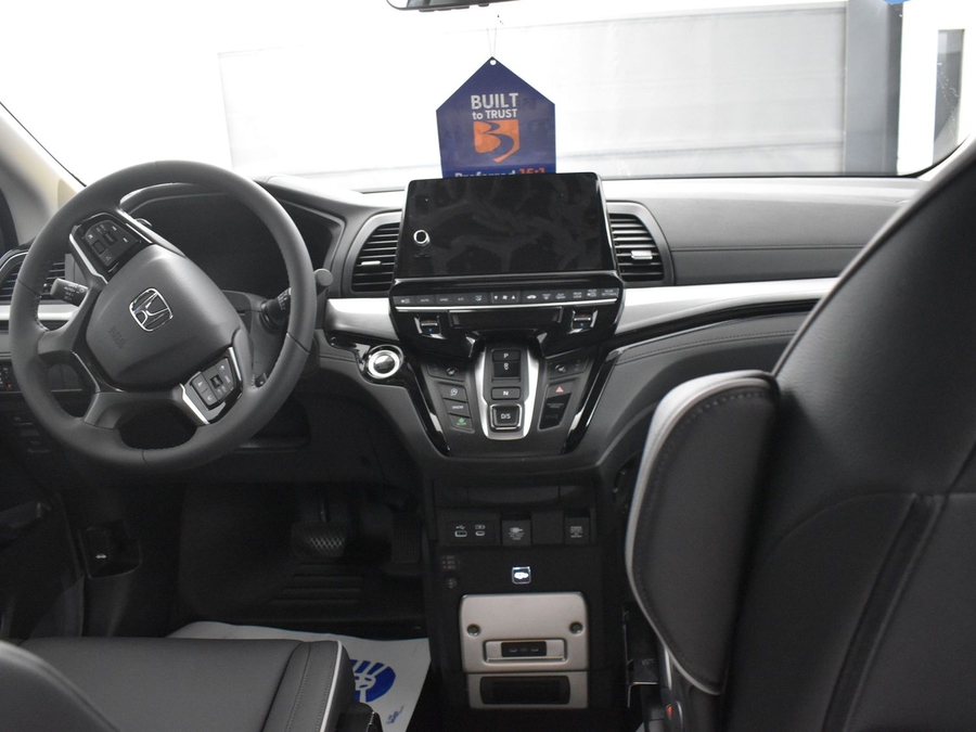 New 2025 Honda Odyssey Touring - BraunAbility Side Entry Entry In Floor Automatic Ramp