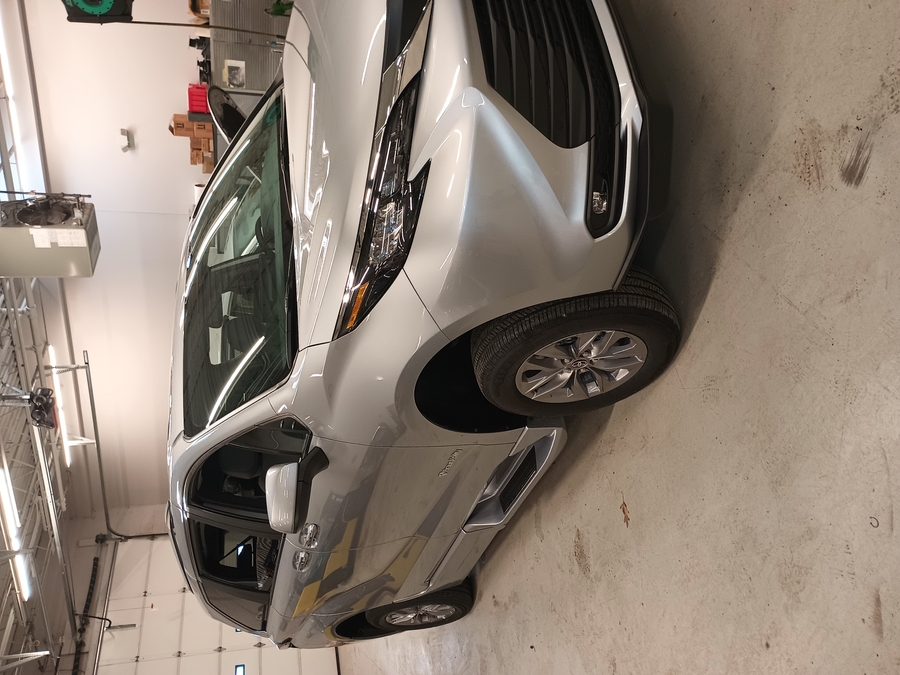 Silver Toyota Sienna image number 19