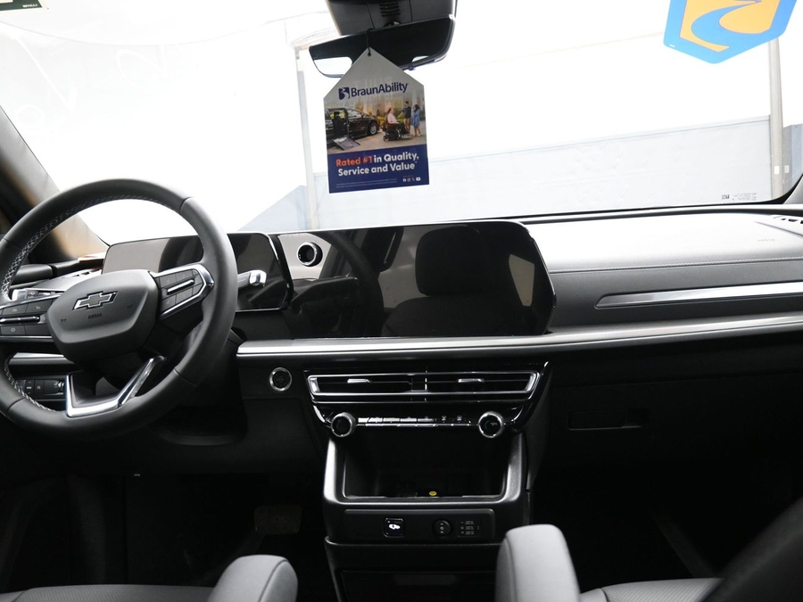 New 2026 Chevrolet Traverse 1LT Midnight Edition - BraunAbility Side Entry In Floor Automatic Ramp