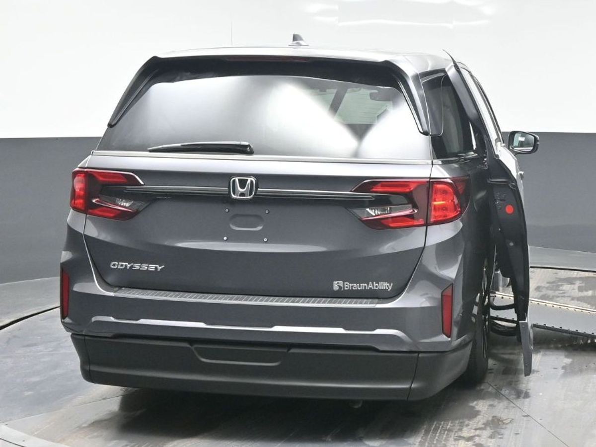 Grey Honda Odyssey image number 5