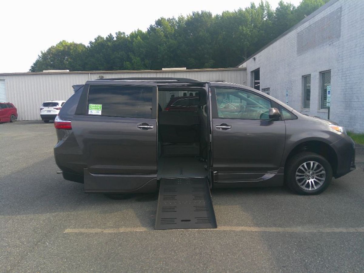 2019 Toyota Sienna XLE
