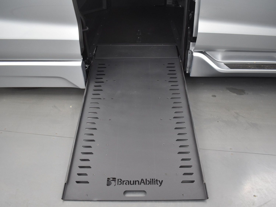 New 2025 Toyota Sienna Hybrid XSE - BraunAbility Side Entry Entry In Floor Automatic Ramp