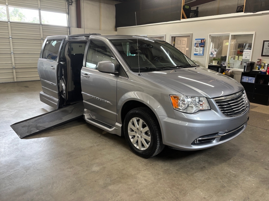 Used 2016 Chrysler Town and Country Touring - VMI Side Entry Entry In Floor Automatic Ramp