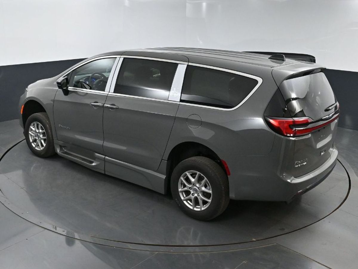 2025 CHRYSLER PACIFICA - Image 25