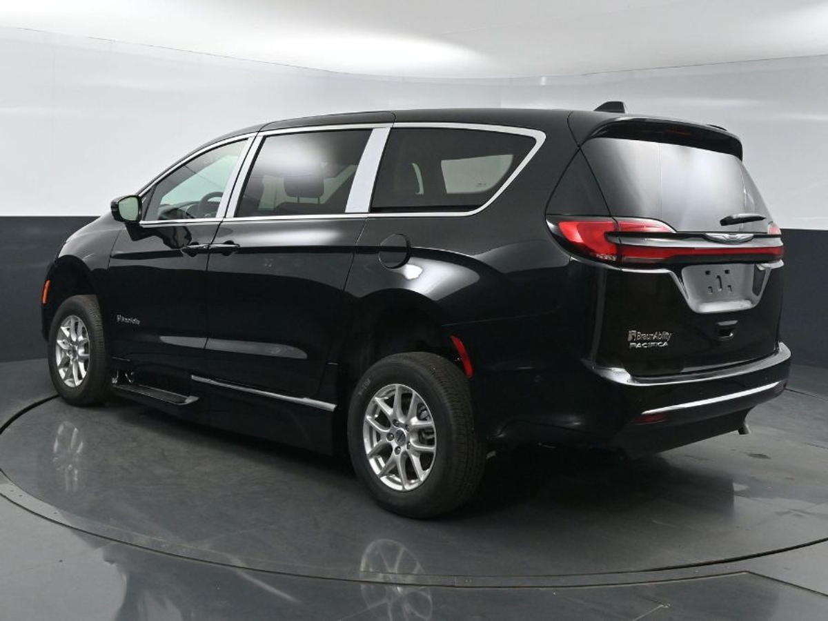 2025 CHRYSLER PACIFICA - Image 5