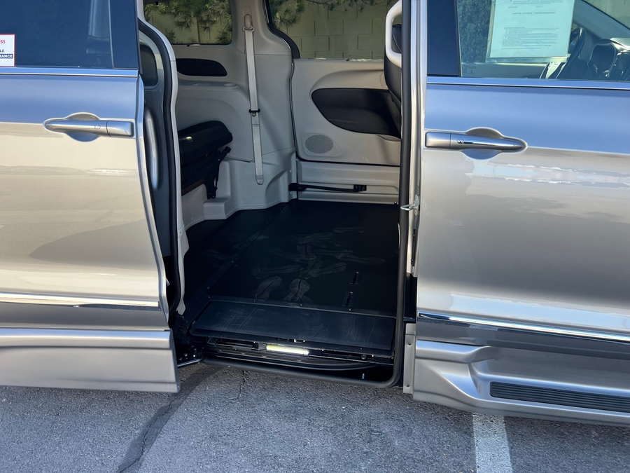 Used 2019 Chrysler Pacifica Touring L - BraunAbility Side Entry Entry In Floor Automatic Ramp