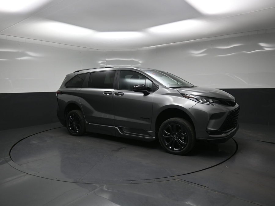 New 2026 Toyota Sienna Hybrid XSE Sport - BraunAbility Side Entry In Floor Automatic Ramp