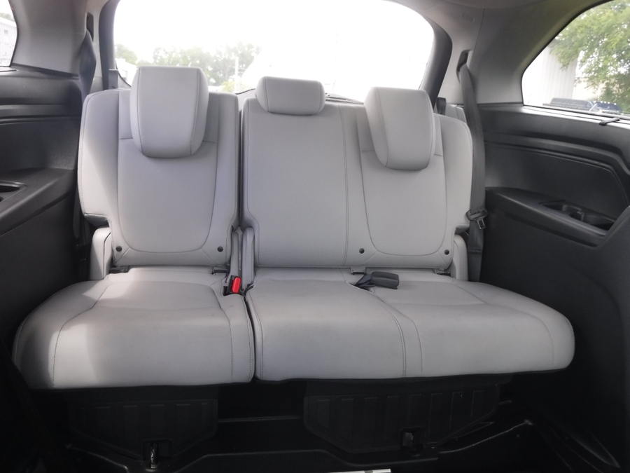 Grey Honda Odyssey image number 17
