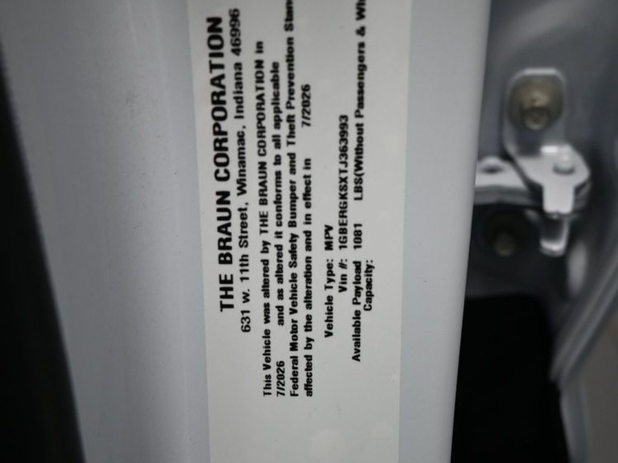 New 2026 Chevrolet Traverse 1LT Midnight - BraunAbility Side Entry In Floor Automatic Ramp