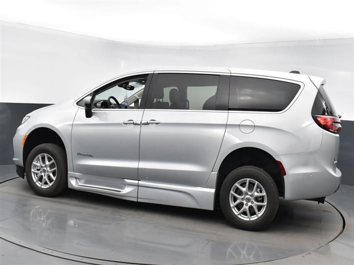 2023 CHRYSLER PACIFICA - Image 14