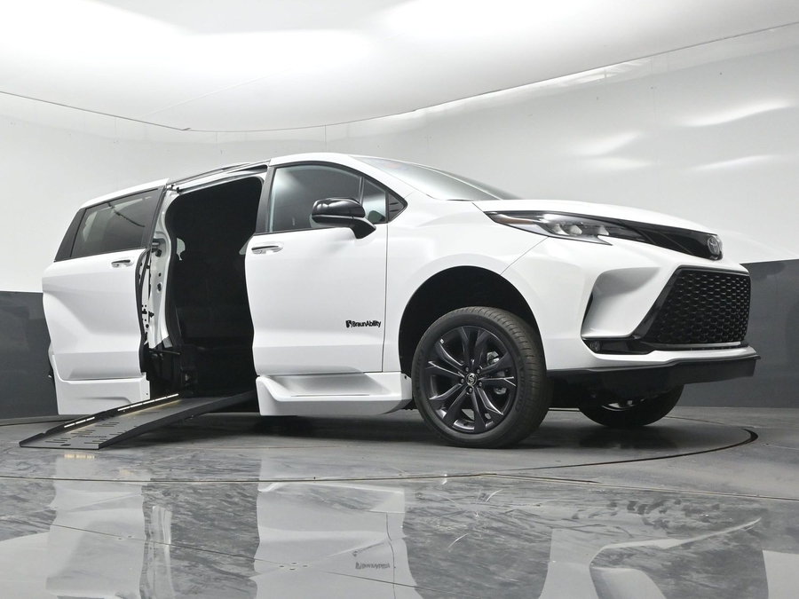 New 2026 Toyota Sienna Hybrid XSE Sport - BraunAbility Side Entry Fold Out Automatic Ramp