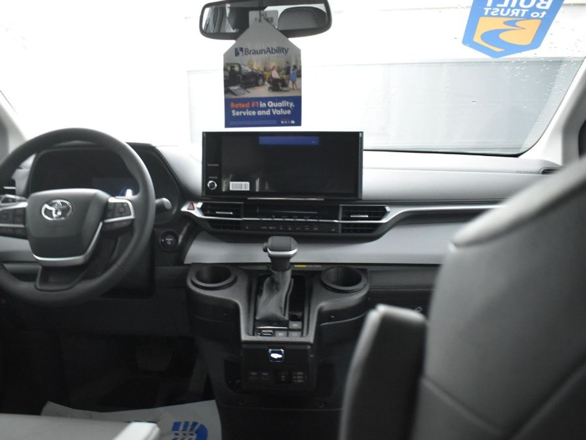 2025 TOYOTA SIENNA - Image 13
