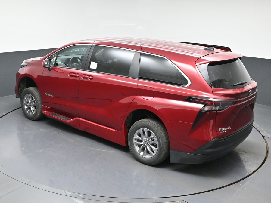 New 2026 Toyota Sienna Hybrid LE - BraunAbility Side Entry In Floor Automatic Ramp