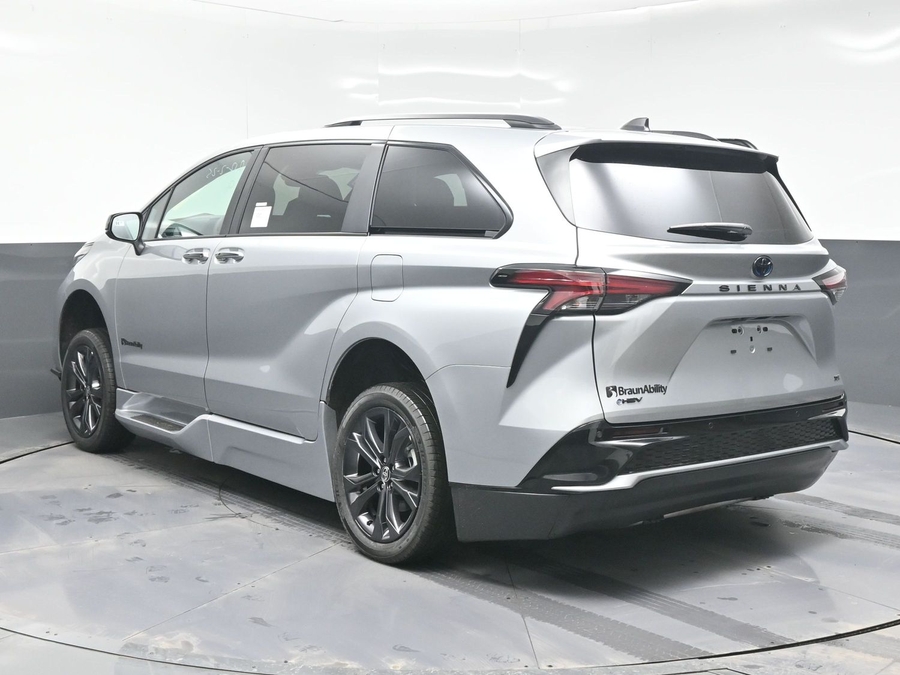 New 2025 Toyota Sienna Hybrid XSE Sport - BraunAbility Side Entry Entry In Floor Automatic Ramp