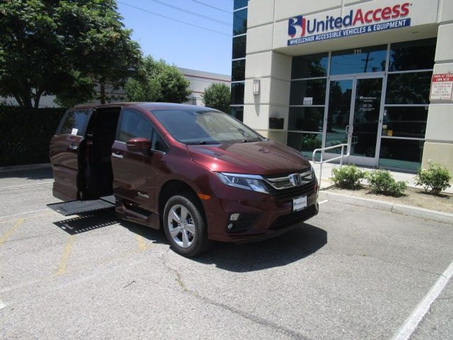 Used 2018 Honda Odyssey EX-L - BraunAbility Side Entry Entry In Floor Automatic Ramp