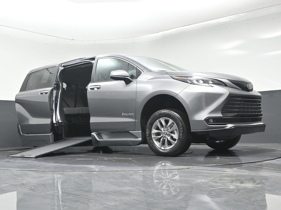 New 2026 Toyota Sienna Hybrid XLE Add - BraunAbility Side Entry In Floor Automatic Ramp