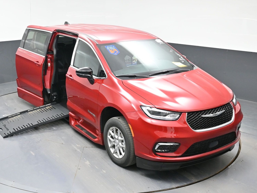 Red Chrysler Pacifica image number 19