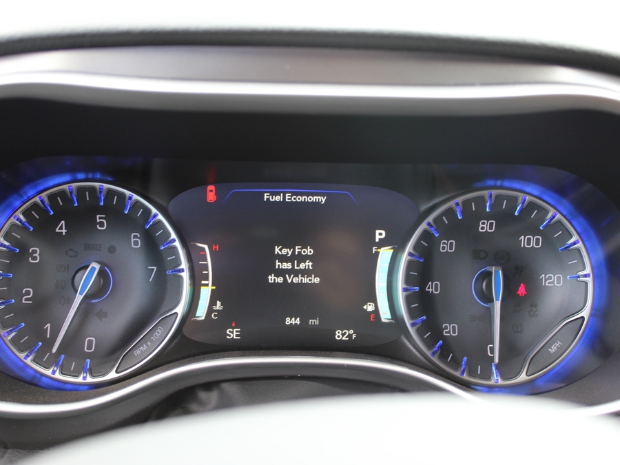 Número de imagen Chrysler Pacifica negro 10