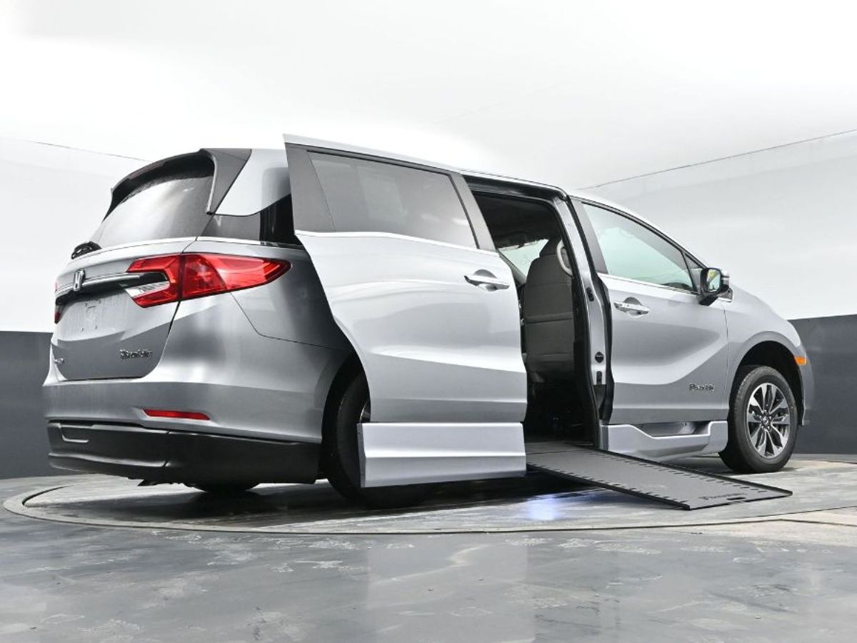 2024 Honda Odyssey EX-L - Photo 22
