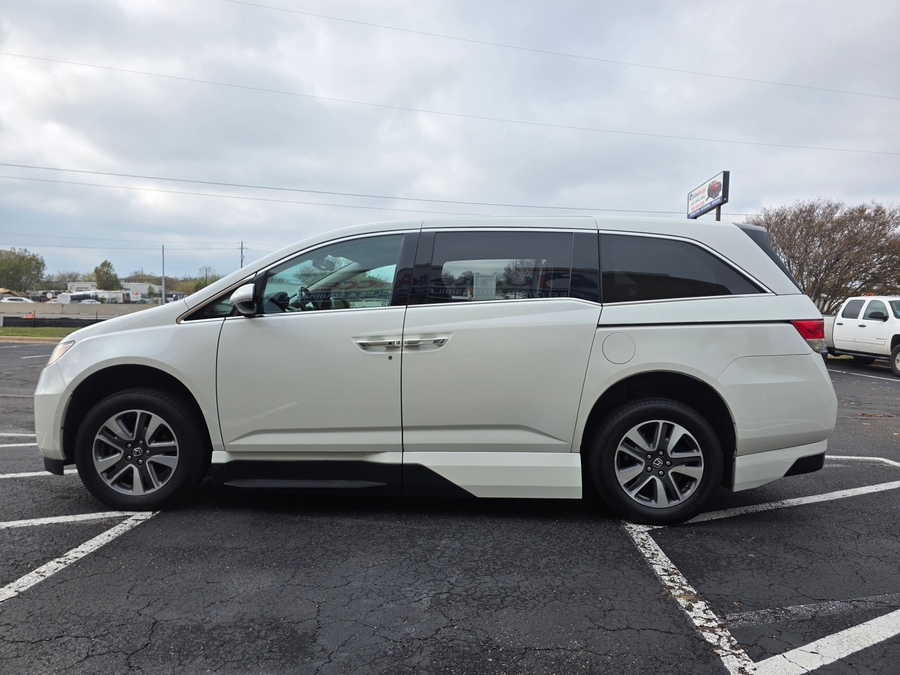 Used 2014 Honda Odyssey Touring - VMI Side Entry Entry In Floor Automatic Ramp