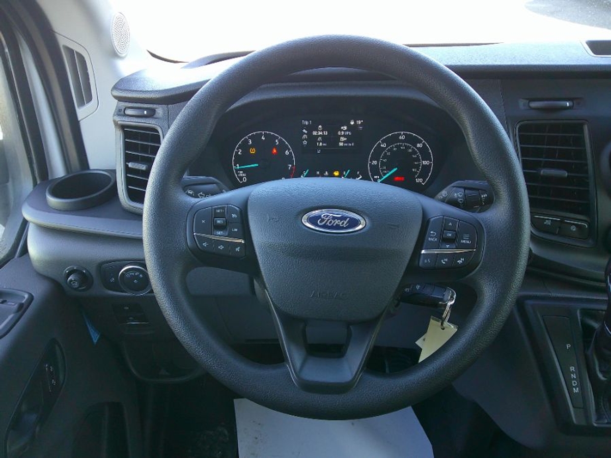 White Ford T350 image number 13