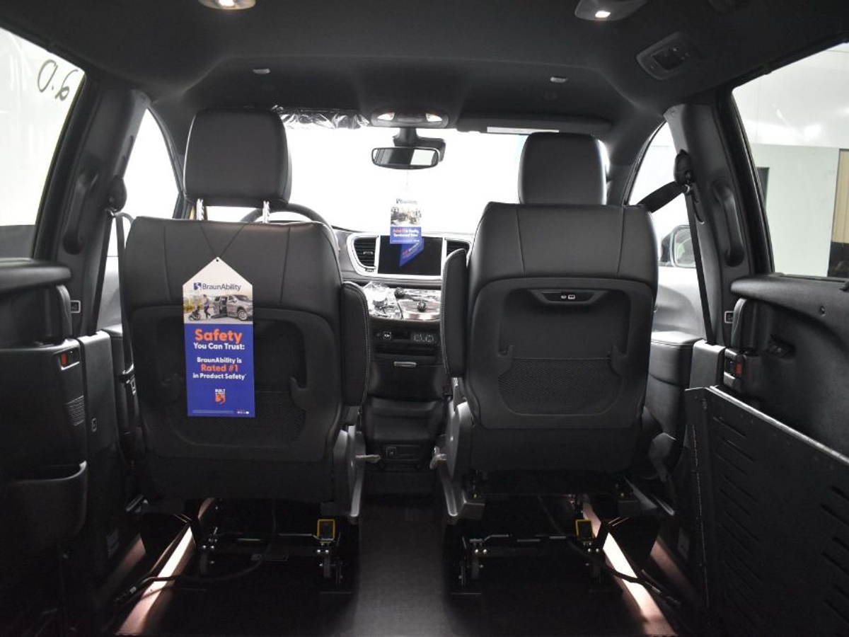 2025 CHRYSLER PACIFICA - Image 15