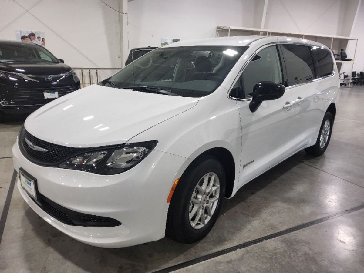 2024 CHRYSLER VOYAGER - Image 3