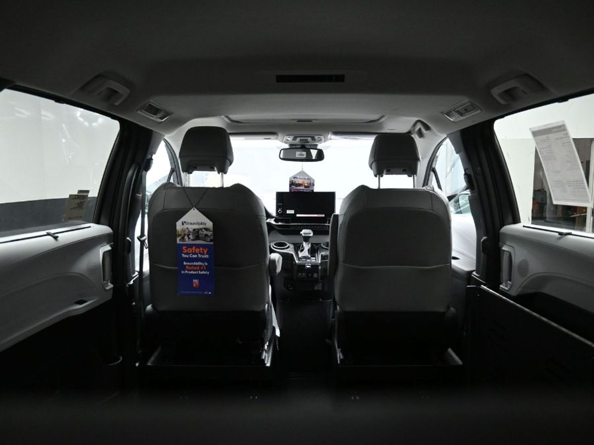 2025 TOYOTA SIENNA - Image 13