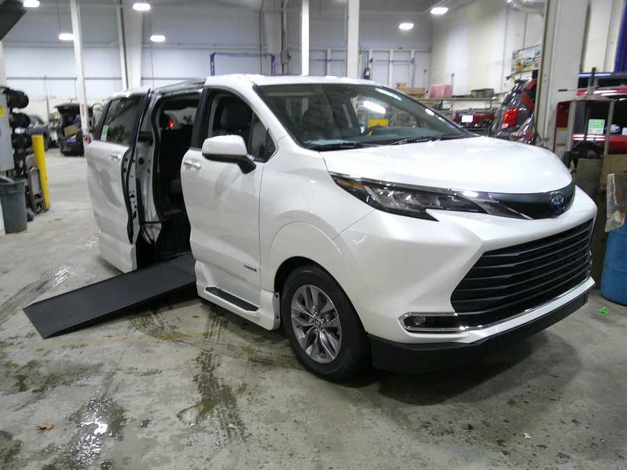 2021 TOYOTA SIENNA - Image 2