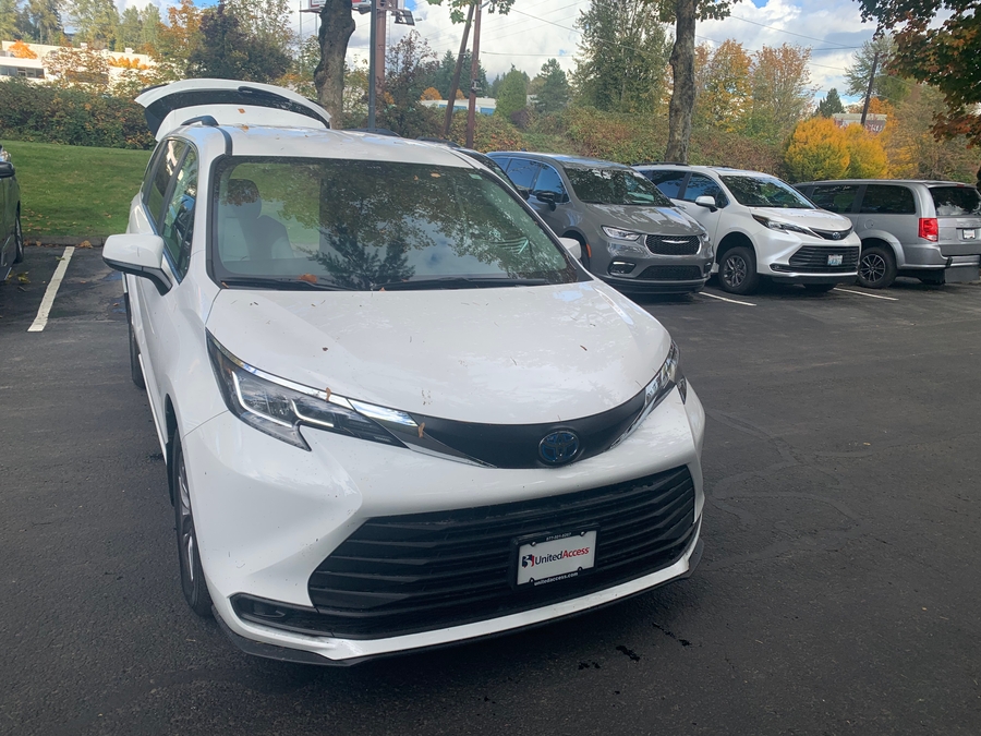 Used 2022 Toyota Sienna LE - Rear Entry Entry Fold Out Manual Ramp