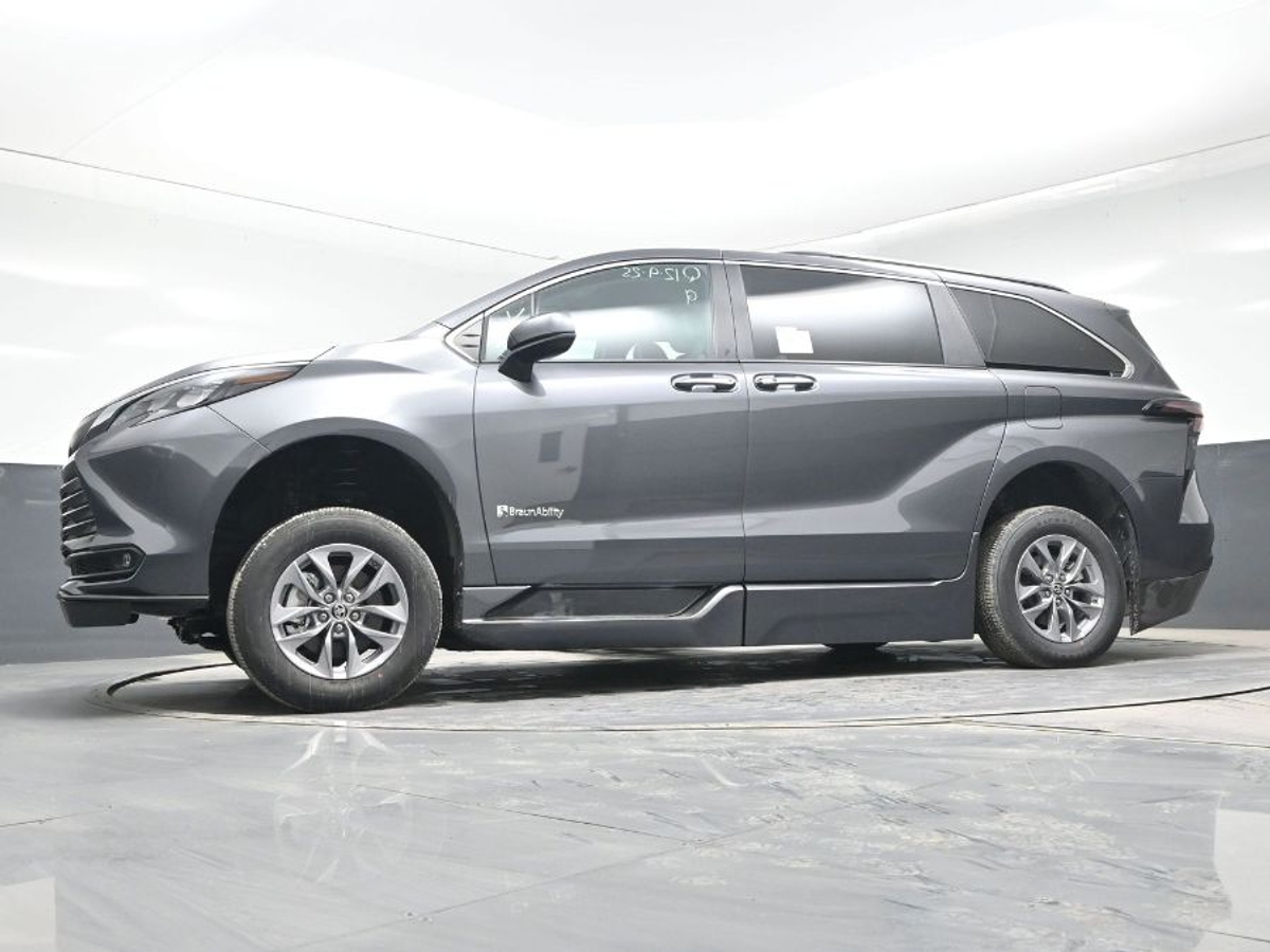 2025 TOYOTA SIENNA - Image 20