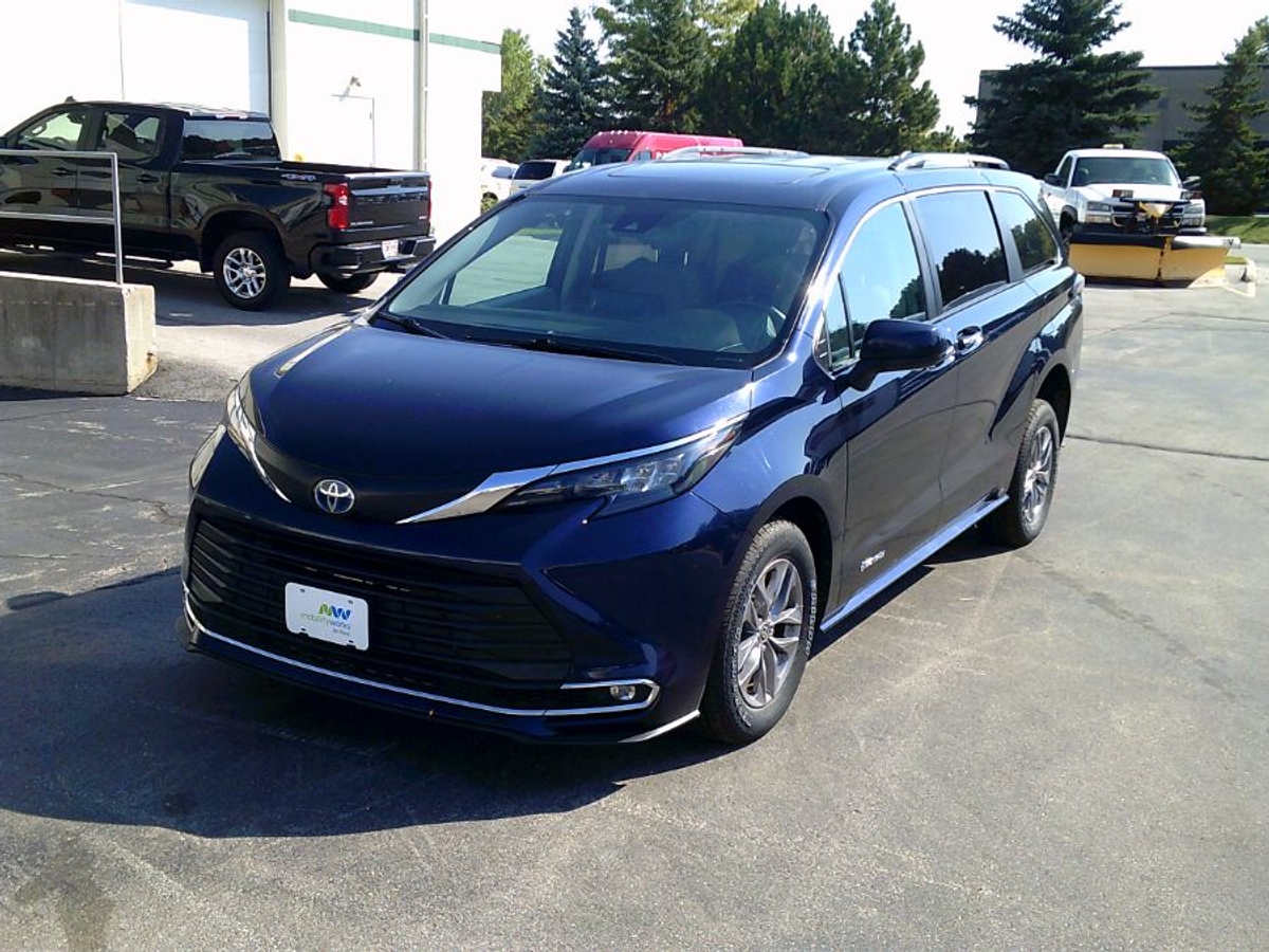 2024 TOYOTA SIENNA - Image 3