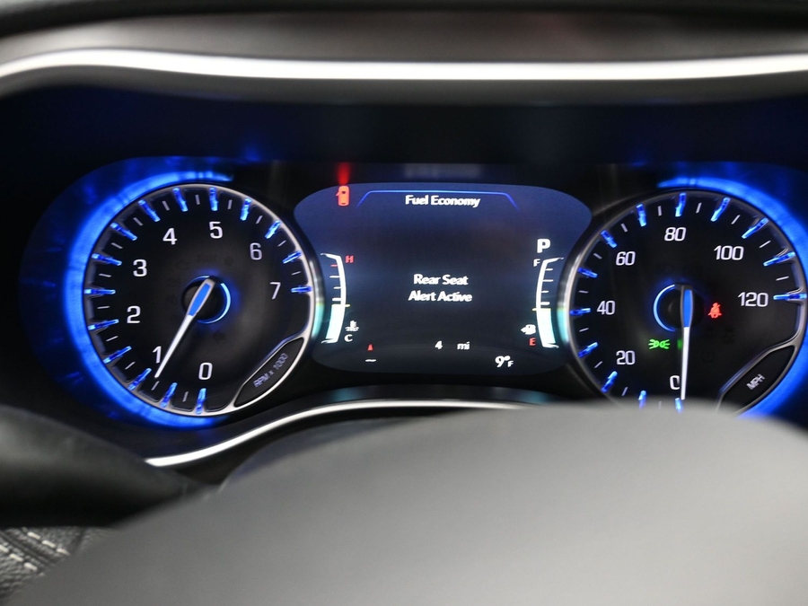 Black Chrysler Pacifica image number 22