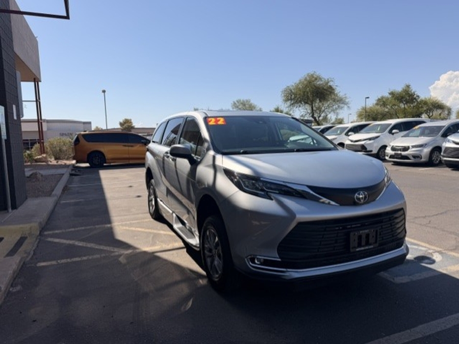 Used 2022 Toyota Sienna Hybrid XLE - BraunAbility Side Entry Fold Out Automatic Ramp