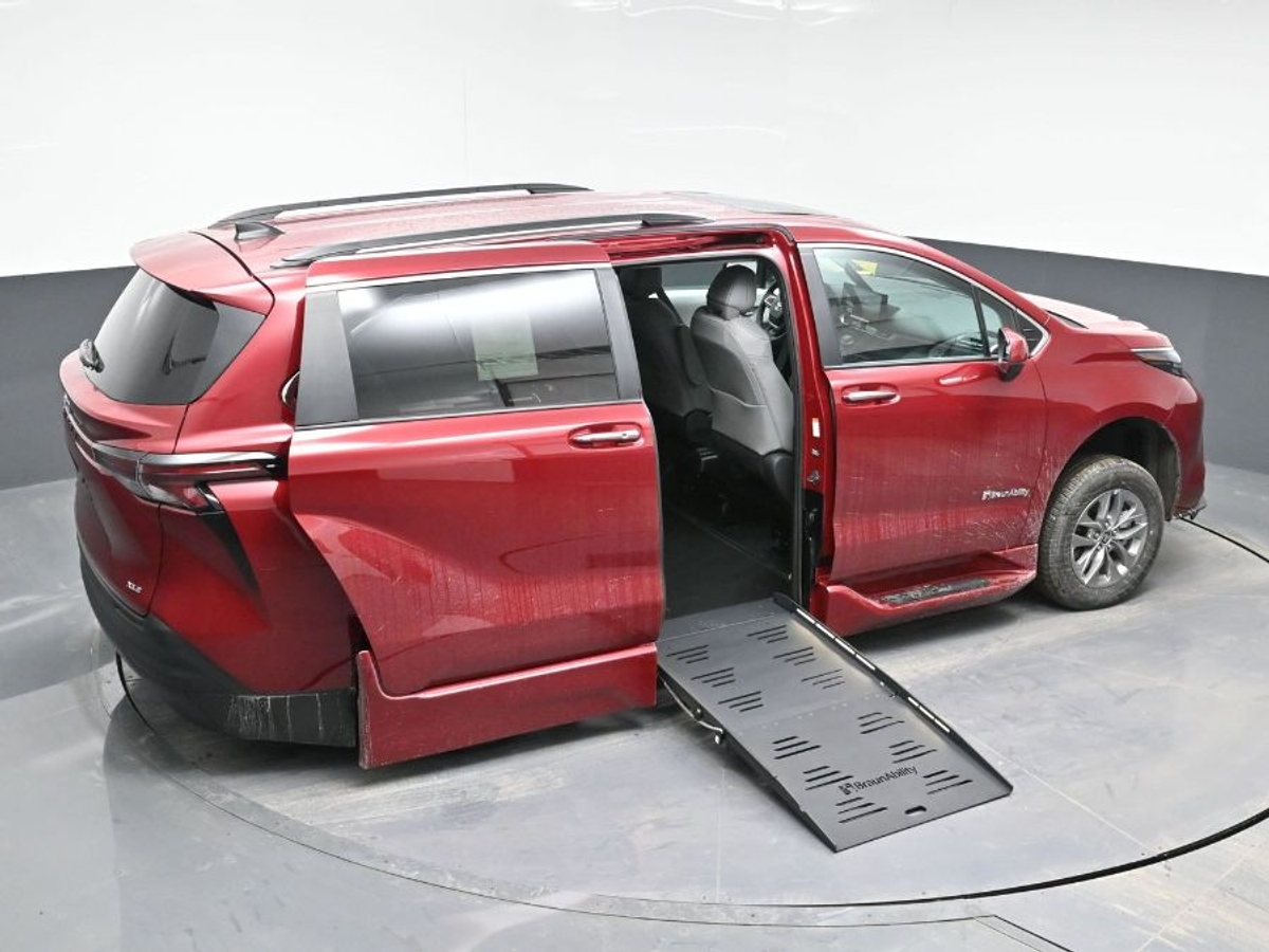 2025 TOYOTA SIENNA - Image 26