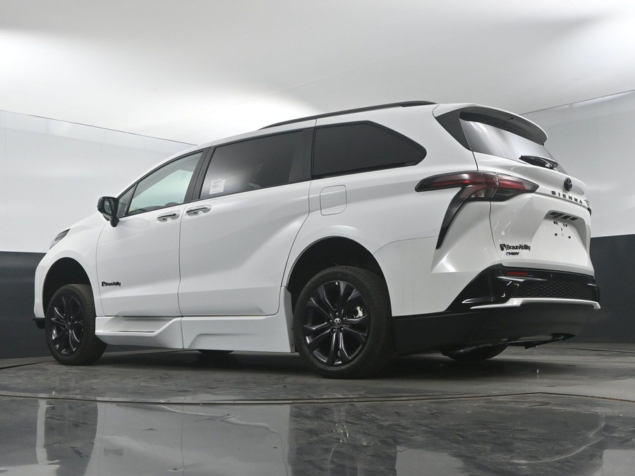 New 2025 Toyota Sienna Hybrid XSE Sport - BraunAbility Side Entry Entry Fold Out Automatic Ramp