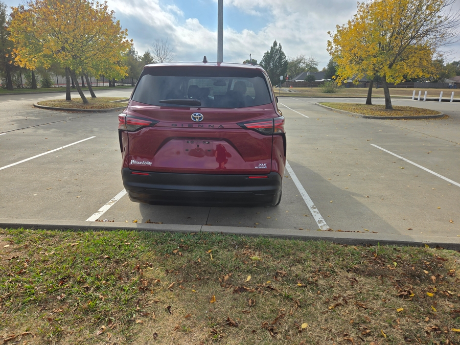 Used 2022 Toyota Sienna Hybrid XLE Base - BraunAbility Side Entry Entry Fold Out Automatic Ramp