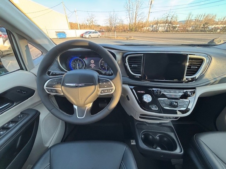 Used 2024 Chrysler Pacifica Touring L - VMI Side Entry Entry In Floor Automatic Ramp