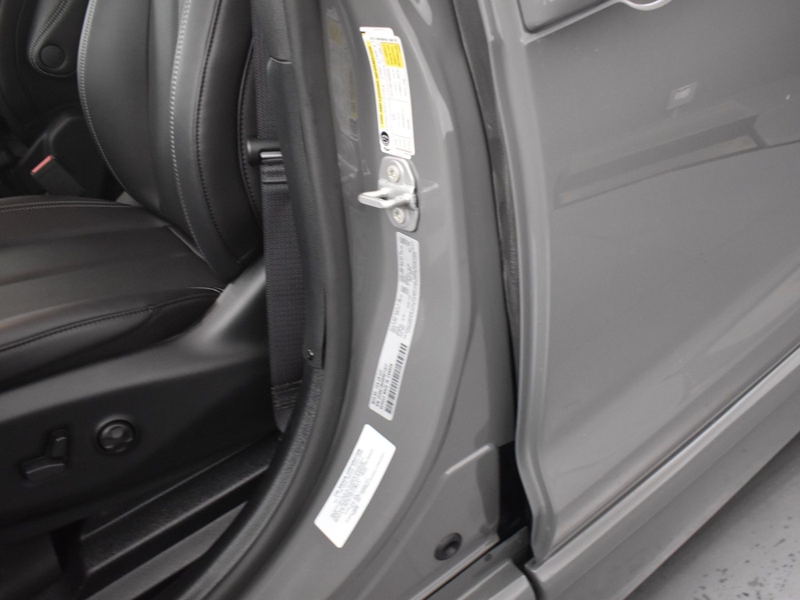 New 2025 Chrysler Pacifica Select Safety - BraunAbility Side Entry Entry In Floor Automatic Ramp