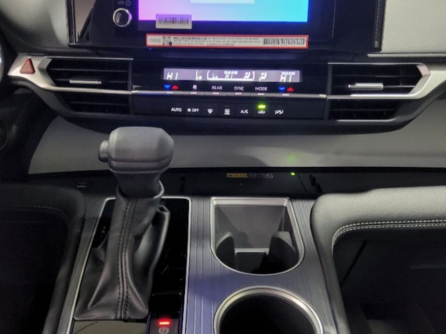 White Toyota Sienna image number 12