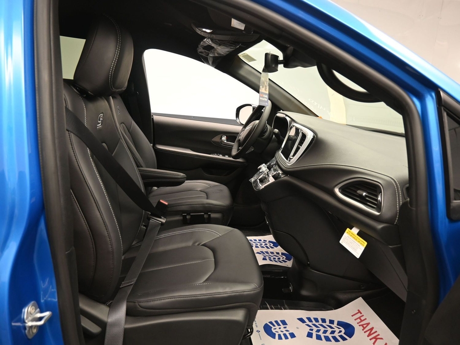 New 2026 Chrysler Pacifica Select Sport - BraunAbility Side Entry Entry Fold Out Automatic Ramp