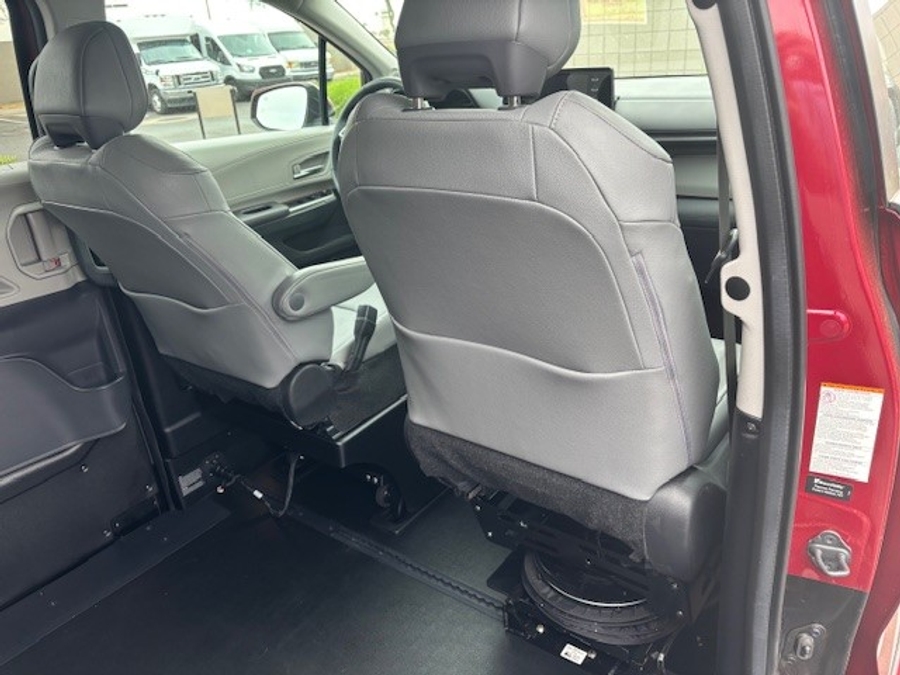 Used 2024 Toyota Sienna Hybrid XLE Base - BraunAbility Side Entry Entry Fold Out Automatic Ramp