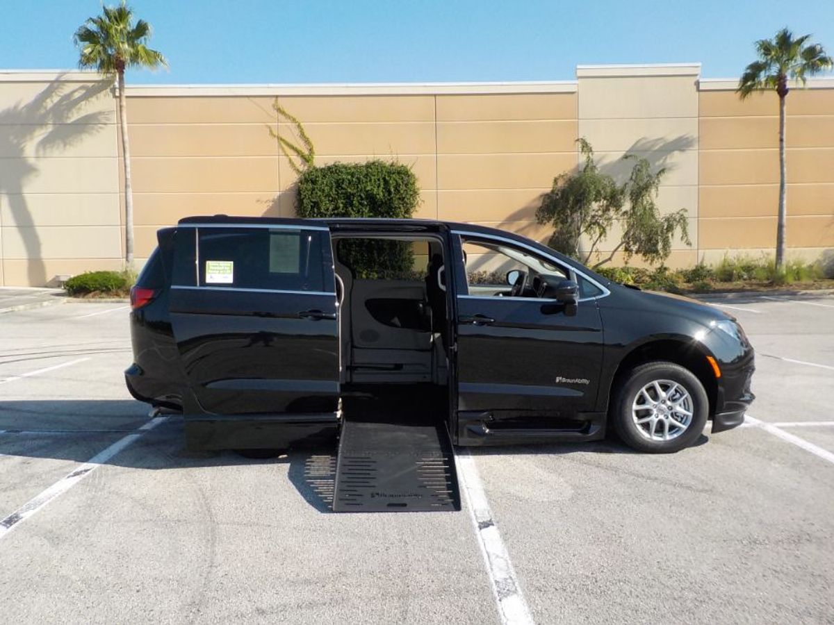 2023 CHRYSLER VOYAGER - Image 8