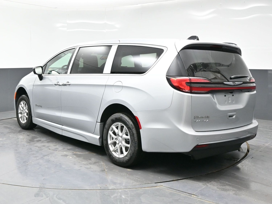 New 2026 Chrysler Pacifica Select Safety - BraunAbility Side Entry Entry Fold Out Automatic Ramp
