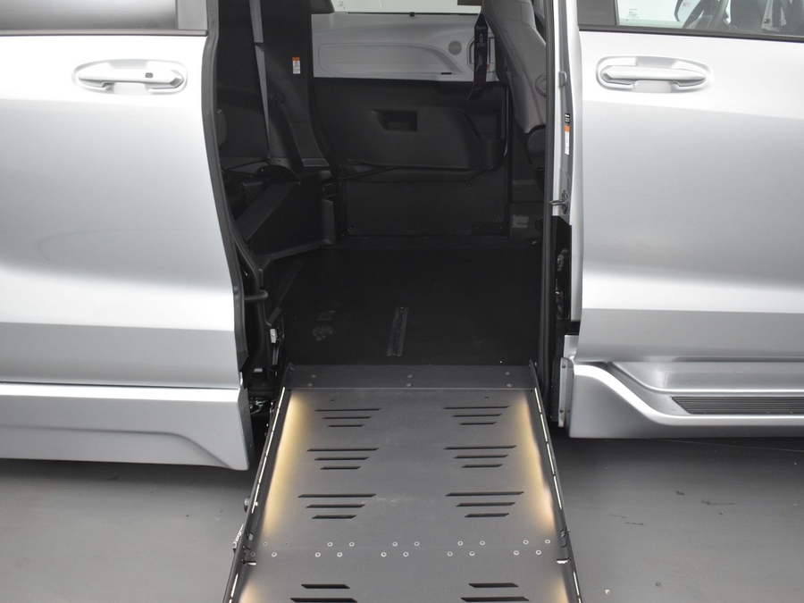 New 2025 Toyota Sienna Hybrid LE - BraunAbility Side Entry Entry Fold Out Automatic Ramp