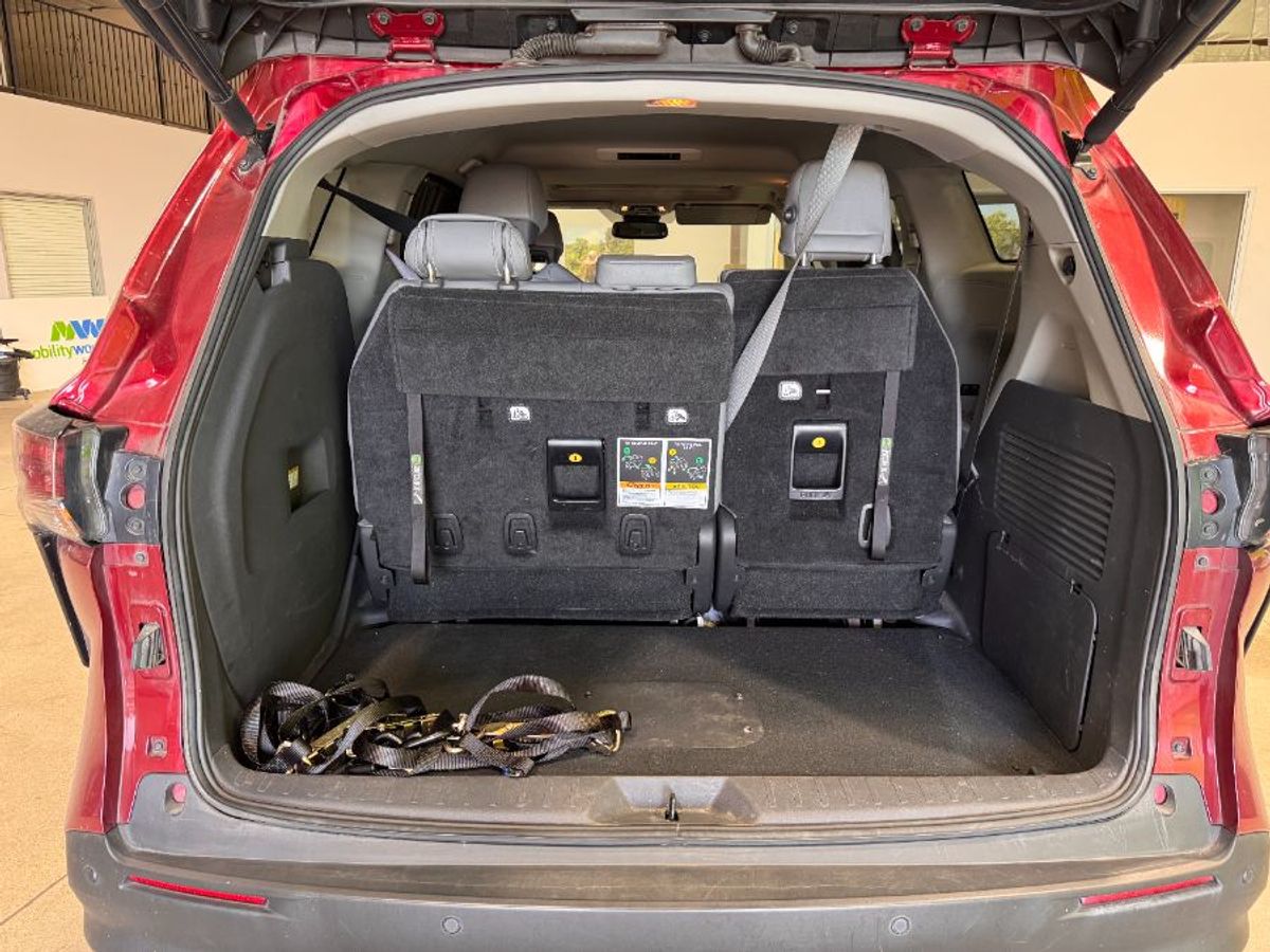 2022 TOYOTA SIENNA - Image 4