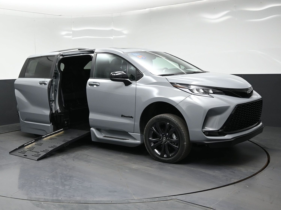 New 2026 Toyota Sienna Hybrid XSE Sport - BraunAbility Side Entry Fold Out Automatic Ramp