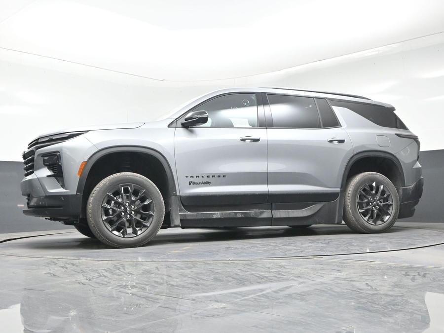 New 2026 Chevrolet Traverse 1LT Midnight Edition - BraunAbility Side Entry Entry In Floor Automatic Ramp