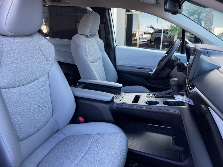 New 2026 Toyota Sienna Hybrid LE w swivel 2nd row - Vantage Mobility Commercial Rear Entry Entry Fold Out Manual Ramp