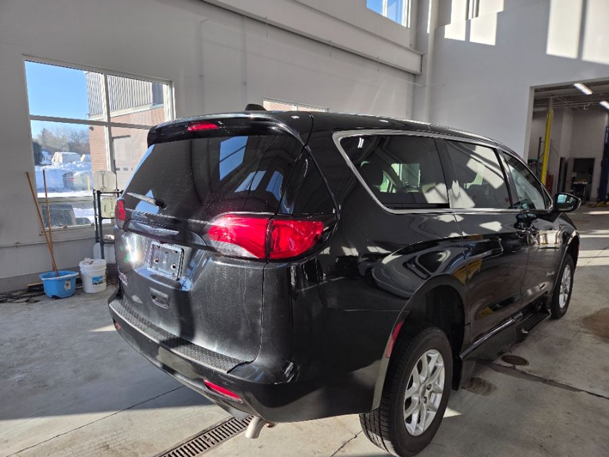 2023 CHRYSLER VOYAGER - Image 4